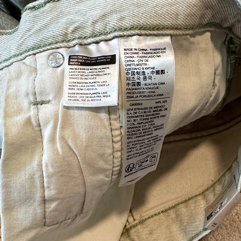 Levi's Women's 501 Original Blue Jean Shorts in a light wash. - Picture 7 of 9